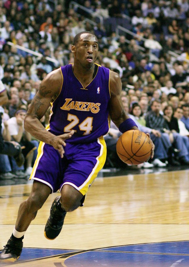 Kobe_Bryant_Drives2